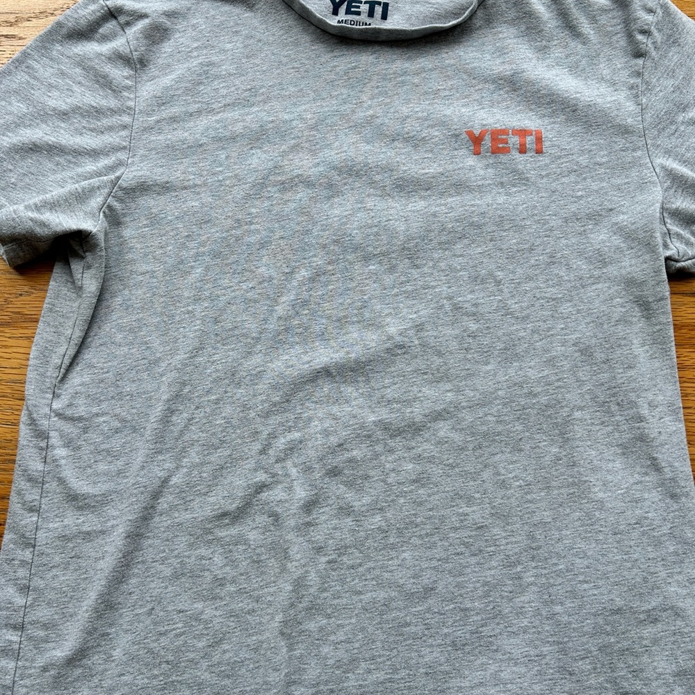 Men’s medium, gray, yeti T-shirt